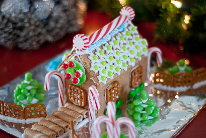 Gingerbread House Tradition (The Easy Way) - Anders Ruff Custom Designs