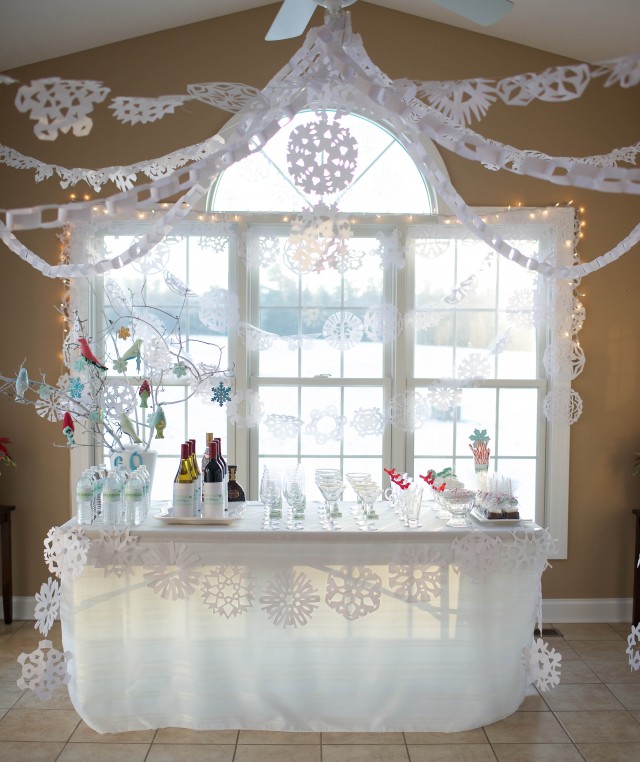 winter-wonderland-bar-snowflakes-windows-martini-glasses-chocolate-water-bottles-branches-birds