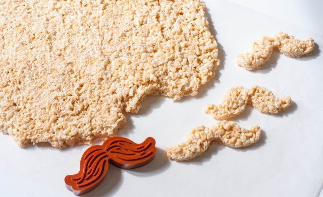 mustache-rice-crispy-treat-cutting-valentine-multiple