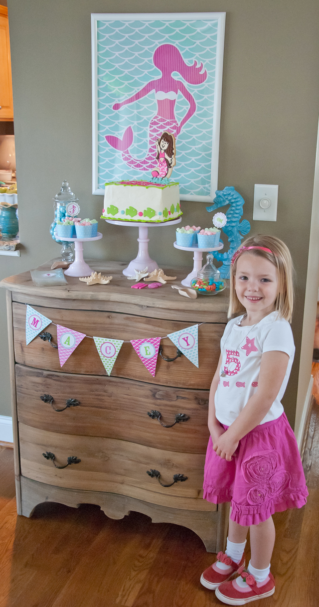 https://andersruff.com/custom-printable-parties/wp-content/uploads/2013/05/mermaid-birthday-party-dessert-table-ideas.jpg