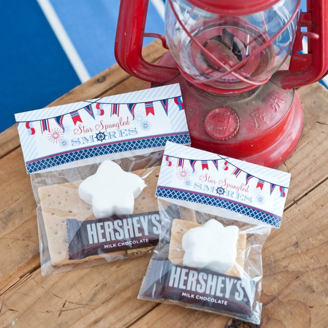 Fourth of July S'more Bag Toppers - great dessert to bring to cook out