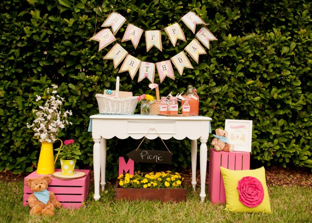 teddy bear picnic dessert table