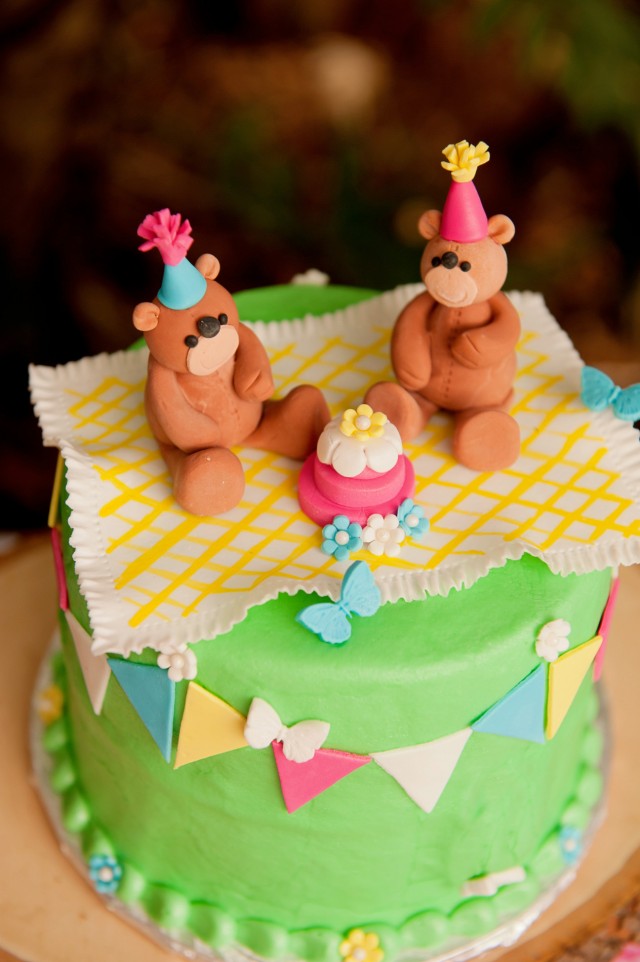 teddy bear picnic cake