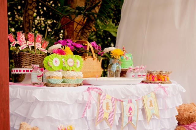 picnic party dessert table