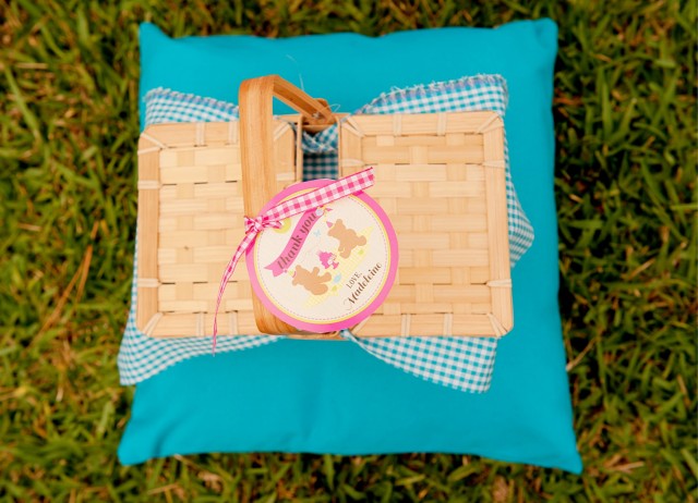 picnic basket favors and favor tags