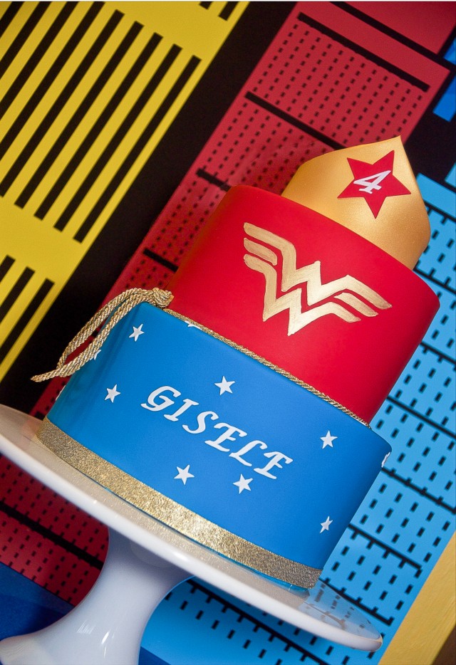 wonder woman cake