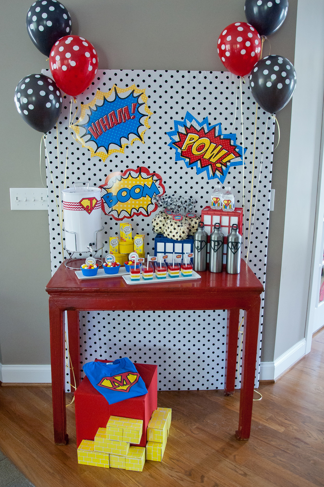 Budget-Friendly Vintage Comic Book Super Hero Birthday Party - Anders ...