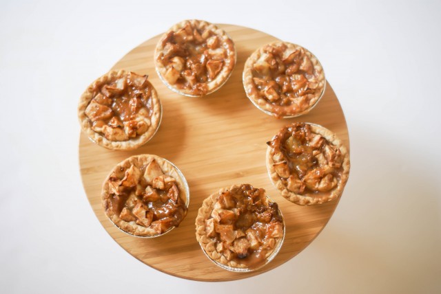 Mini caramel apple pie