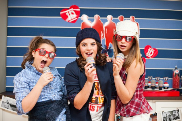 one direction movie party microphone cupcakes