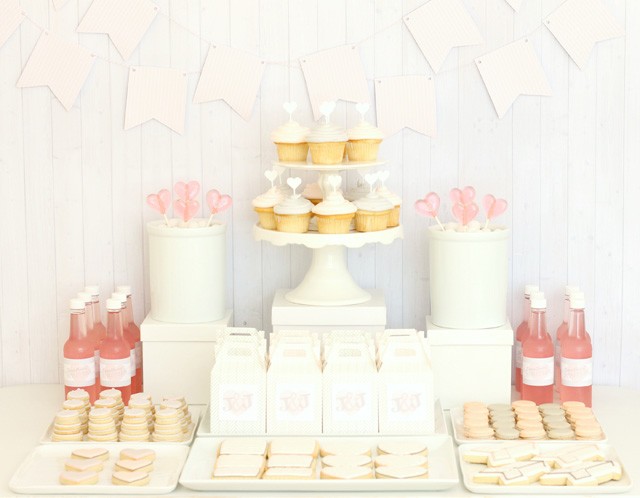 pink and grey bridal shower table