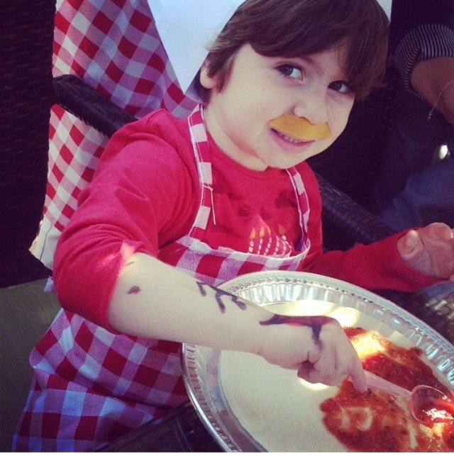 Kids make their own pizza