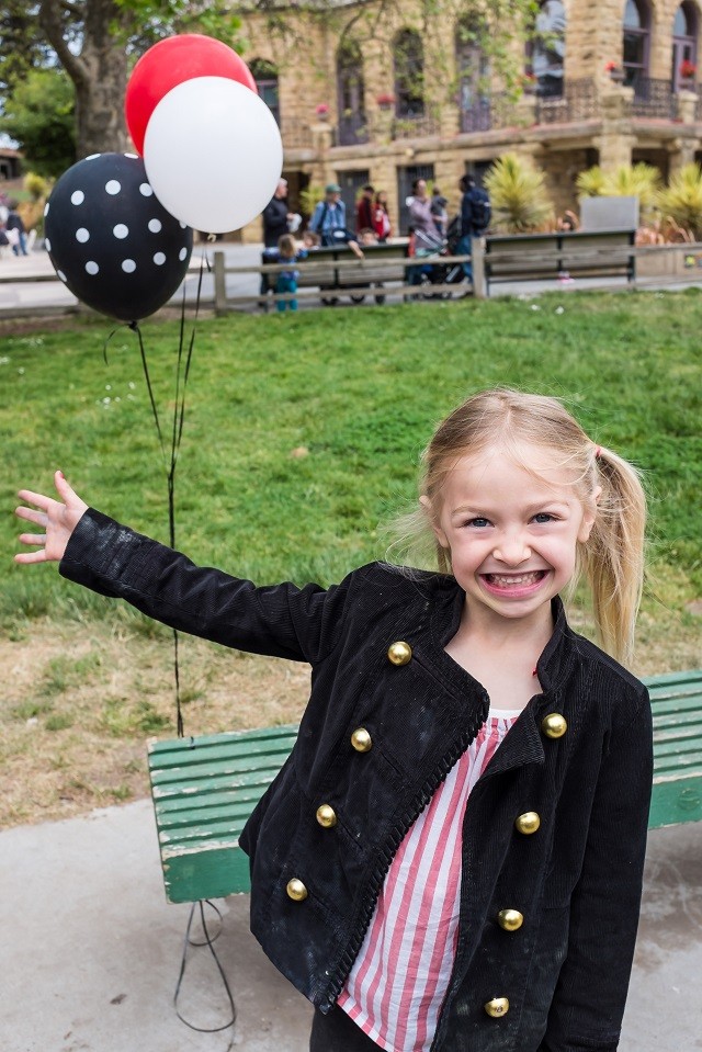 Outdoor party - balloons make the perfect decoration