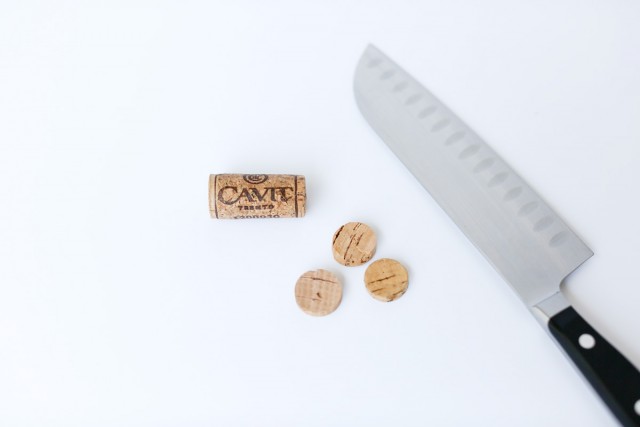 Evite-Cavit-DIY-Cork-Wine-Charms-Step-1-1200