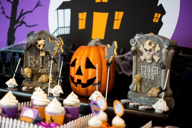 halloween dessert table