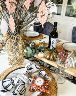 Thanksgiving table